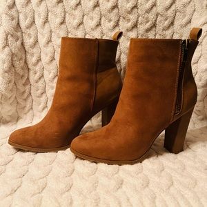 Shoedazzle Women’s Tan Faux Leather Suede Heeled Ankle Boots Sz 8.5
